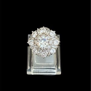 Elegant Silver 1.25 carats CZ Ring